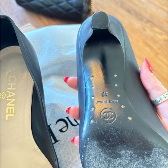 Chanel heels pump short block camellia size 40 size 8.5 9 9.5 10 - Picture 5 of 7